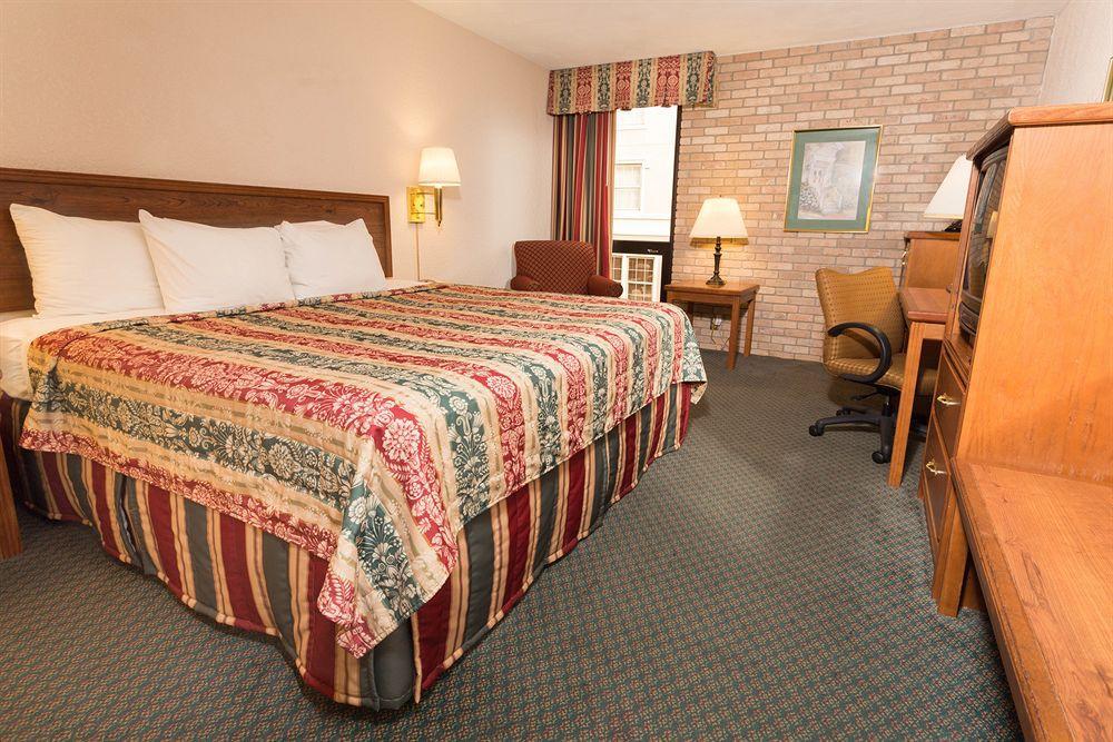 Pear Tree Inn Mcallen Eksteriør billede